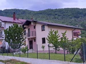 Nespecifikovaný výhled na hory nebo výhled na hory při pohledu z apartmánu
