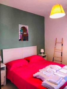 Postel nebo postele na pokoji v ubytování Cozy apartment Tor San lorenzo