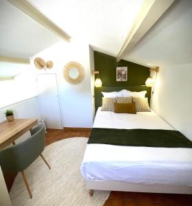 a bedroom with a bed and a desk and a chair at CICADA - Wifi, Clim, Vue Mer, Parking Gratuit in La Ciotat