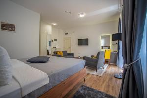Sjónvarps- og/eða afþreyingartæki á Skala luxury rooms