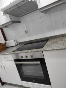 Η κουζίνα ή μικρή κουζίνα στο Apartamento 1 habitacion 450m playa Baltar-VUT +3 φωτογραφίες