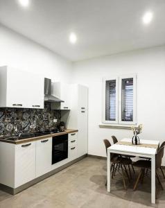 Η κουζίνα ή μικρή κουζίνα στο Sottovento Lampedusa +13 φωτογραφίες