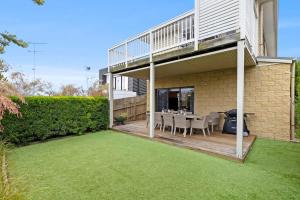 Κήπος έξω από το Seaside Retreat - Steps from Surf and Cafes