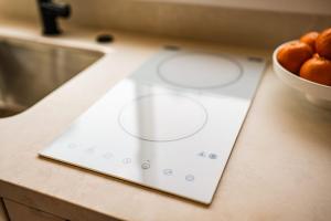 a stove top with glasses on a counter with a bowl of oranges at Fish Board Studio includes King Bed with Kitchenette and Futon in Stinson Beach