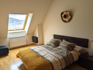 a bedroom with a bed and a clock on the wall at NUEVO apartamento en Boñar in Boñar