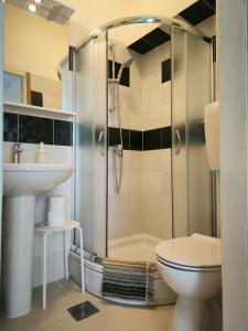 Vonios kambarys apgyvendinimo įstaigoje Poreč Jadran Apartments