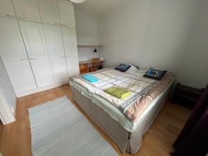 a bedroom with a large bed with white cabinets at Rivitalokaksio *Autokatospaikka* in Seinäjoki