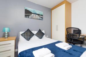 Легло или легла в стая в 2-BR Executive En-Suite Apartment by MBiZ