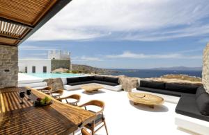 d'une terrasse avec vue sur l'océan. dans l'établissement Exquisite Mykonos Villa Villa Apocryphos 6 Bedrooms Unique Aegean Sea View, à Glastros