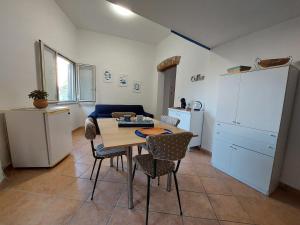 Kuchyň nebo kuchyňský kout v ubytování B&B Cala Seggiola