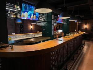 a bar with a wooden counter in a restaurant at Hotel Garden Villa ARDO in Golem