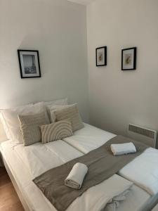 Postel nebo postele na pokoji v ubytování ETOILES DE MANTES