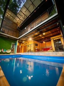 Swimming pool sa o malapit sa Coffee House Minca