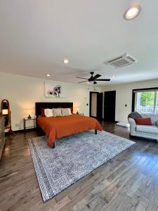 Fotografie z fotogalerie ubytování Saugerties Modern Charm with Creekside access and views v destinaci Saugerties
