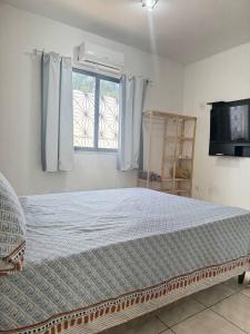 a bedroom with a large bed and a window at Ap no Derby com Garagem in Sobral