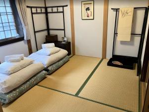 מיטה או מיטות בחדר ב-Kurodani House