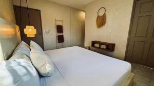 Postel nebo postele na pokoji v ubytování Hotel Noah Tulum