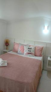 a bedroom with a bed with pillows on it at Loft Outono Centro Histórico in Paraty