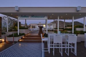 Гостиная зона в Bellazure Hotel