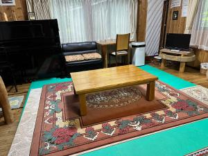 Kominkaにあるテレビまたはエンターテインメントセンター