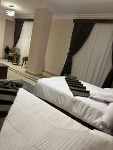 Ein Bett oder Betten in einem Zimmer der Unterkunft Aziz Egypt Pyramids View