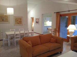 a living room with a couch and a table at Residence Chateau de Barbet in Lombez