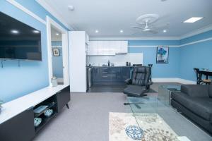 A seating area at Blue Door Apartment 2 - Spacious CBD Apartment