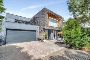 a modern house with a garage and aphaltphaltphalt at BEIJO DO MAR - your ultimate luxury beach house retreat in Callala Beach