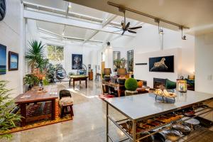 Χώρος καθιστικού στο Urban Stellar - Hawkes Bay Holiday Home