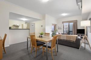 Kuchyň nebo kuchyňský kout v ubytování Fabulous Apt in Northbridge with Pool & WiFi