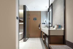 Ванная комната в Atour Hotel Shanghai Pudong Jinqiao Metro Station