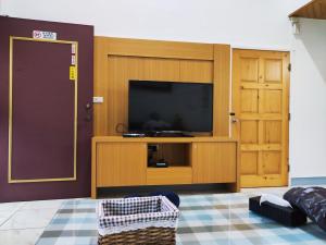 TV a/nebo společenská místnost v ubytování Sunny House I