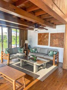 Χώρος καθιστικού στο RD001 Linda Casa en Rio Dulce