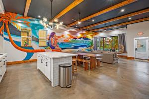 Restoran atau tempat lain untuk makan di Howzit Hostels