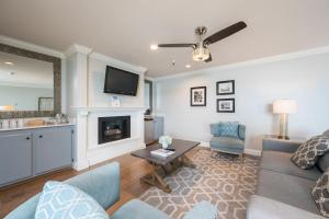 a living room with a couch and a fireplace at 456 Embarcadero Inn & Suites in Morro Bay