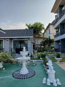 a large white fountain in the middle of a yard at Zoom Garden Home in Nonthaburi
