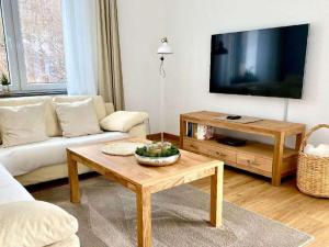 TV a/nebo společenská místnost v ubytování Boswachtershuis Goed Malberg