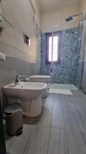 a bathroom with a toilet and a sink and a shower at Relax House - vicino al centro, lontano dal caos in Casalnuovo di Napoli