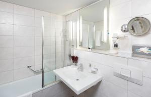Koupelna v ubytování Seemöwe Swiss Quality Hotel + 37 fotografií