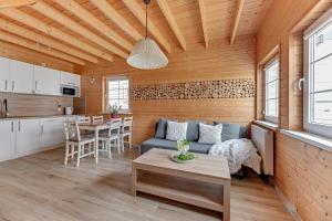 Kuchyň nebo kuchyňský kout v ubytování Domki i pokoje Angelo z sauną i jacuzzi- Karwia