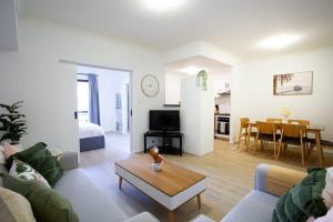 柏斯的住宿－1Brd Apt close RAC Arena with Pool and WiFi，相簿中的一張相片