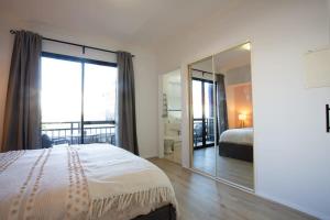 柏斯的住宿－1Brd Apt close RAC Arena with Pool and WiFi，相簿中的一張相片