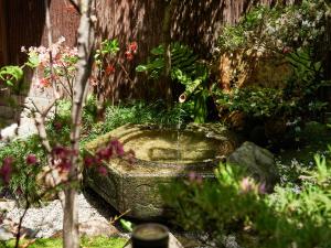 Un jardín fuera de 京の宿　石原