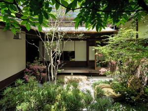Un jardín fuera de 京の宿　石原