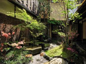 Un jardín fuera de 京の宿　石原