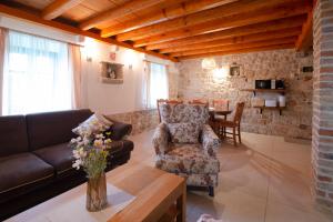 Posezení v ubytování Traditional villa Juta for 8 people