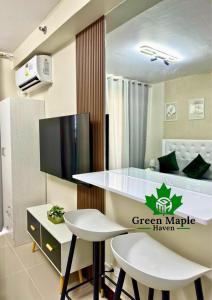 TV a/nebo společenská místnost v ubytování Green Maple Haven - Saekyung Village 1 Phase 3, Marigondon Lapulapu City