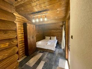 A bed or beds in a room at Belvedere Hills