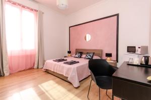 Postel nebo postele na pokoji v ubytování Pink Room