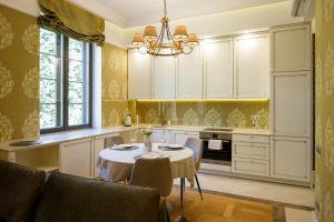 Kuchyň nebo kuchyňský kout v ubytování Villa Lido apartments